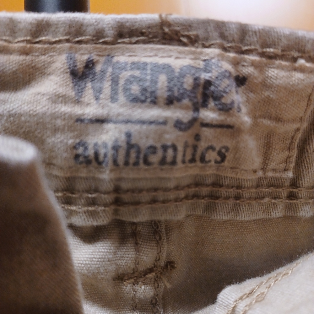 Wrangler Lightweight Cargo Shorts - Picture 3 of 4